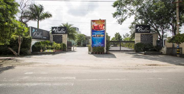 Oodles Hotel New Delhi Bagian luar foto