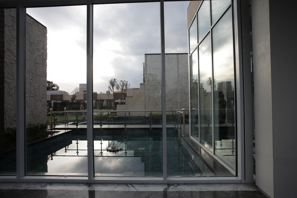 Oodles Hotel New Delhi Bagian luar foto