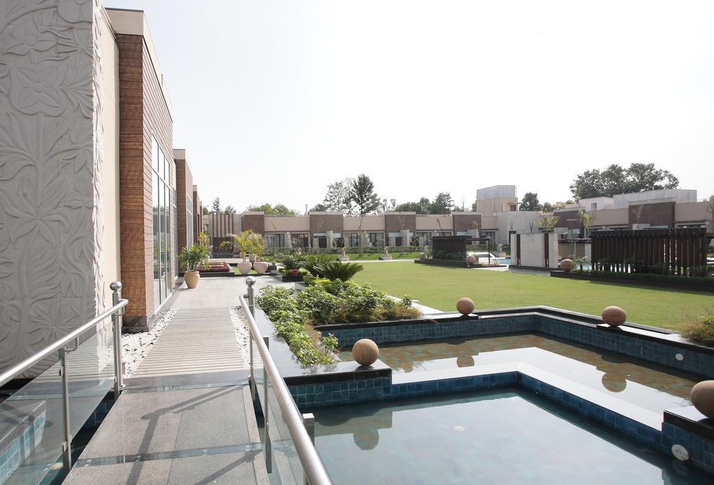 Oodles Hotel New Delhi Bagian luar foto