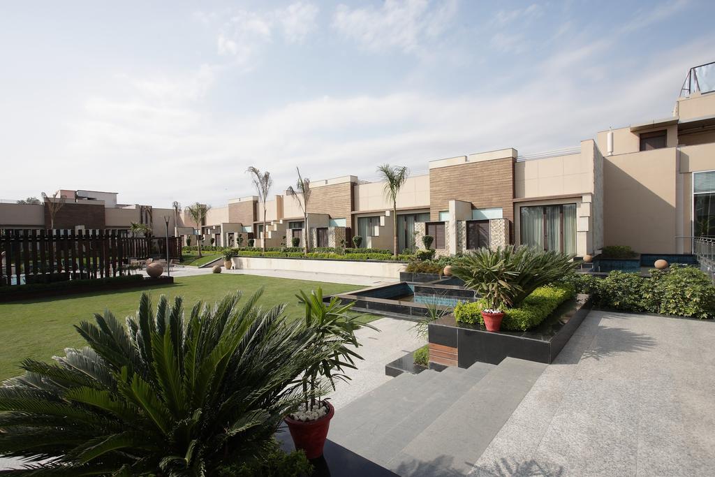Oodles Hotel New Delhi Bagian luar foto