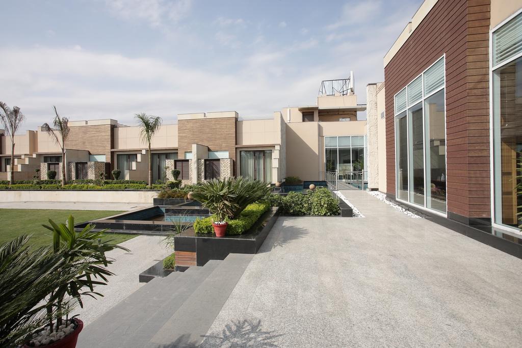 Oodles Hotel New Delhi Bagian luar foto