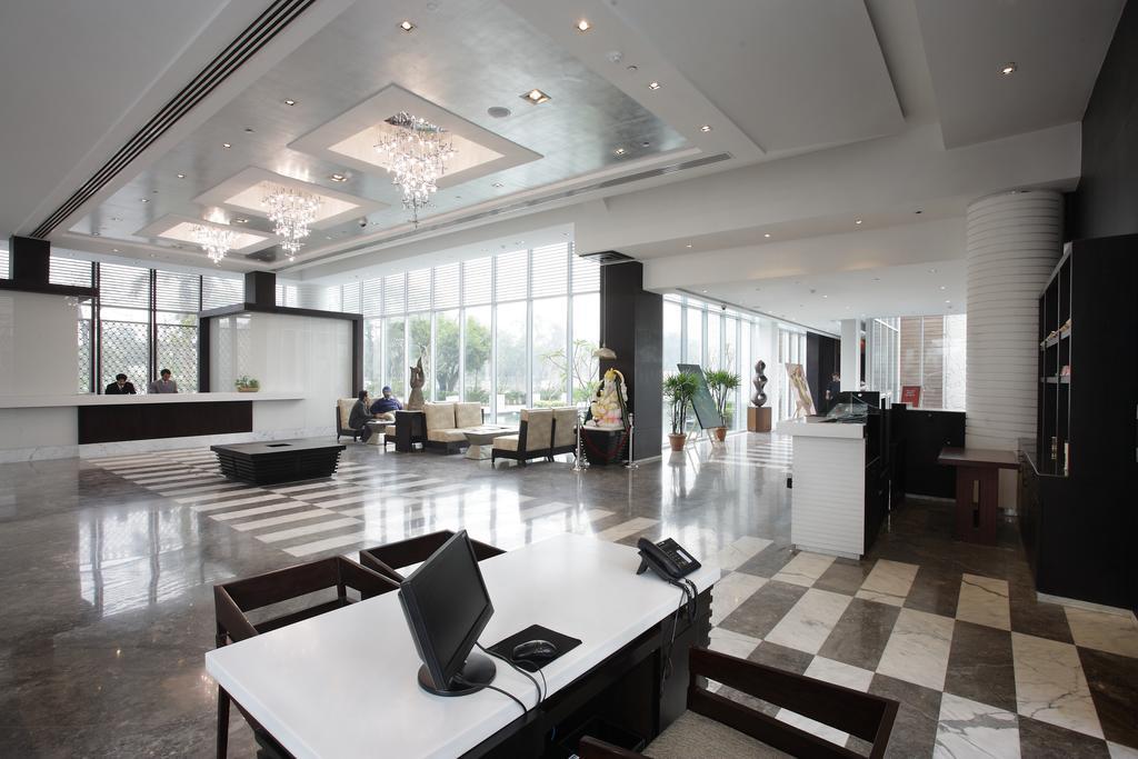 Oodles Hotel New Delhi Bagian luar foto