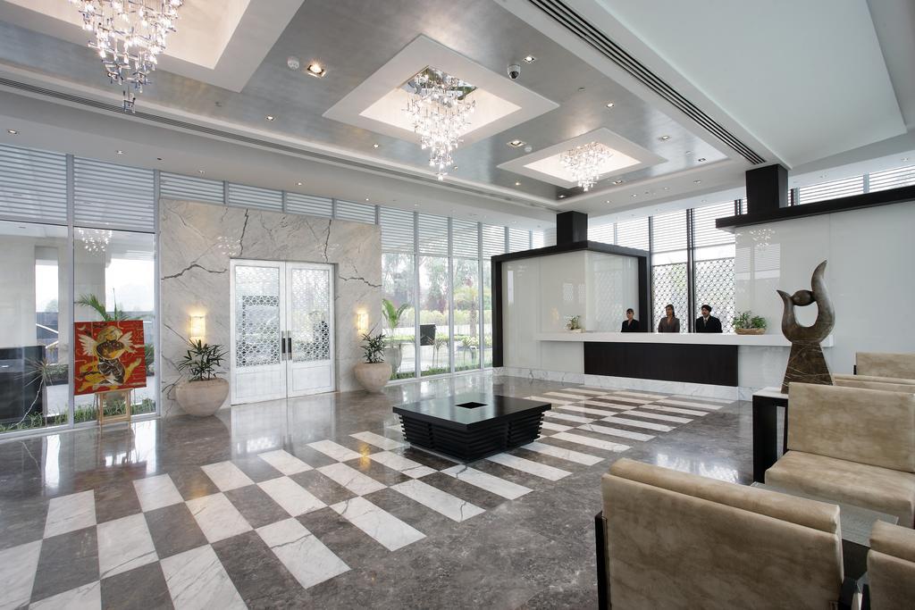 Oodles Hotel New Delhi Bagian luar foto