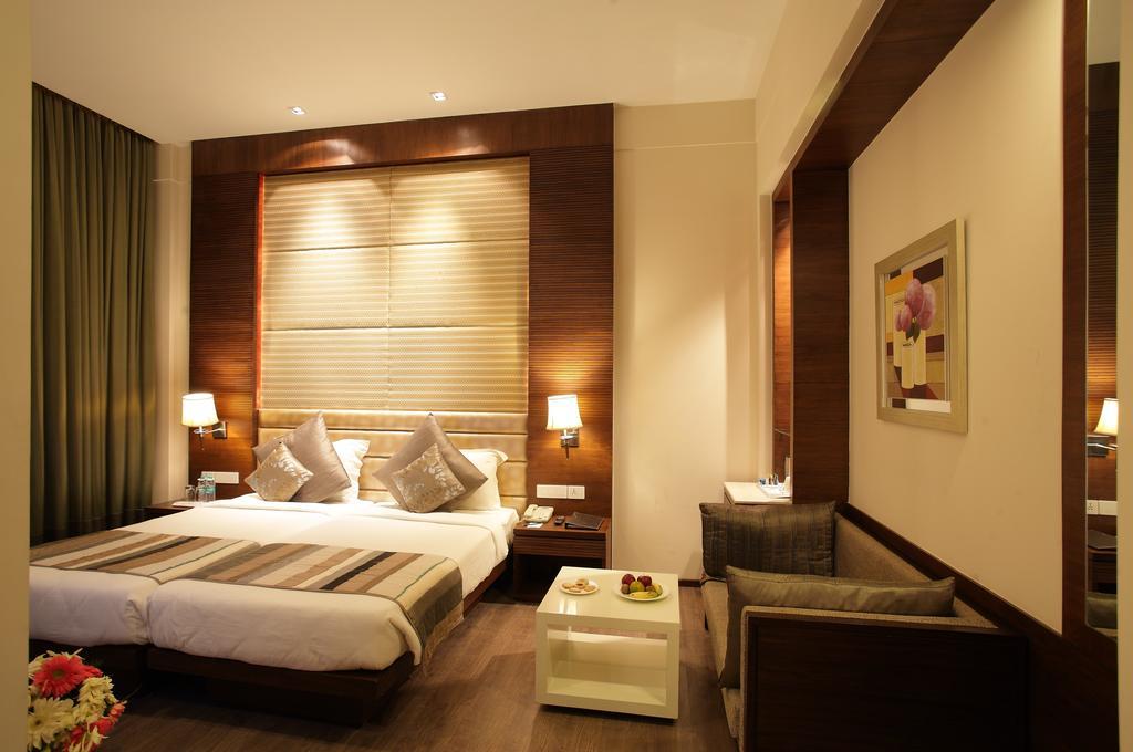 Oodles Hotel New Delhi Bagian luar foto